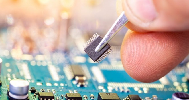 Tự Động Hóa Trong Sản Xuất Mạch Điện Tử – Xu Hướng Mới Năm 2025